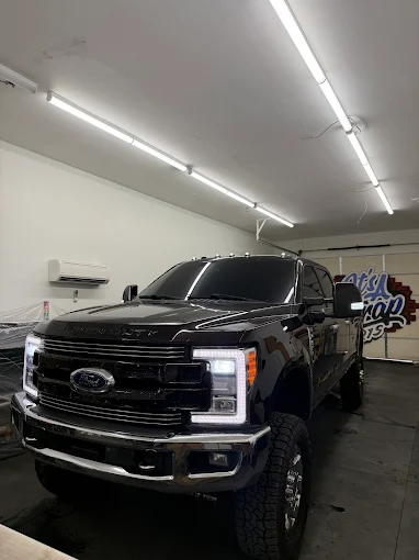 Black Ford Super Duty detail